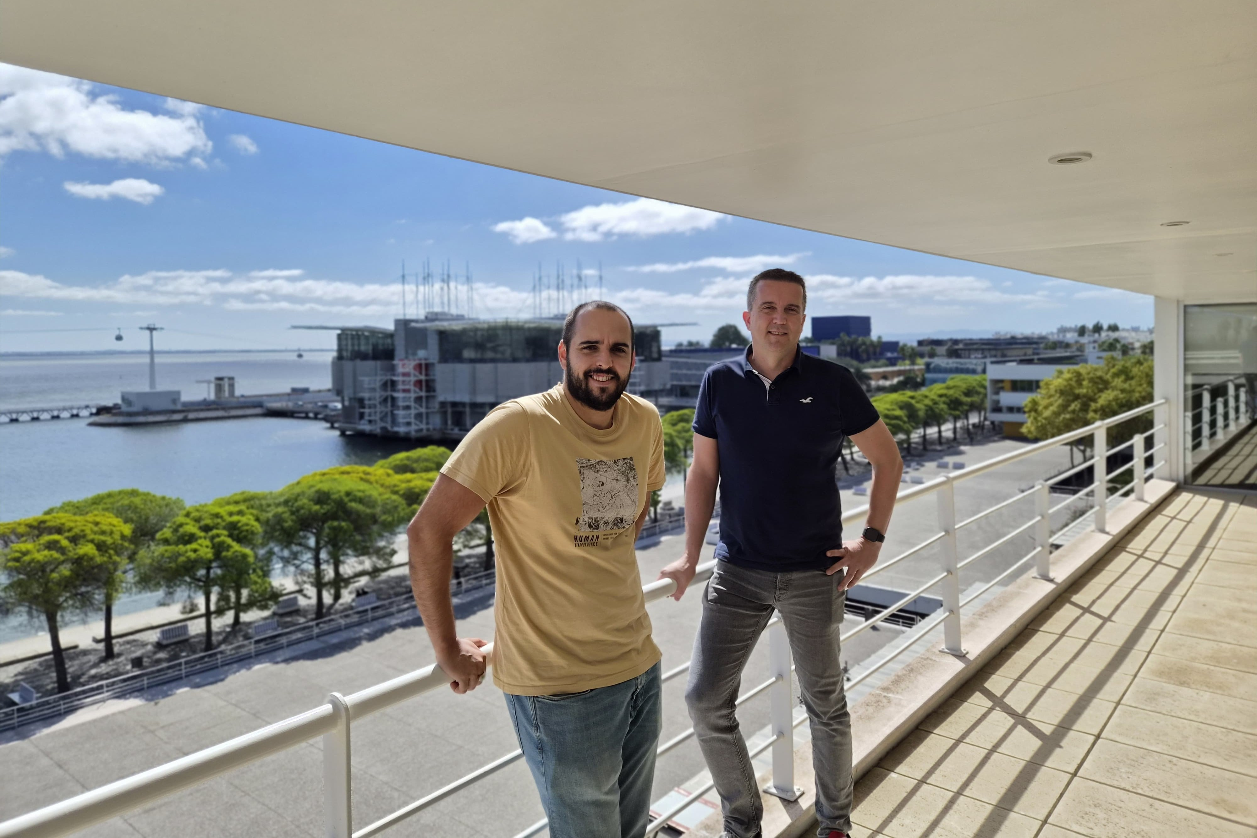 Robert and Igor op het balkon bij Conclusion in Lissabon